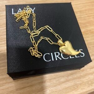 LAZY CIRCLES Heart-shaped chain necklace